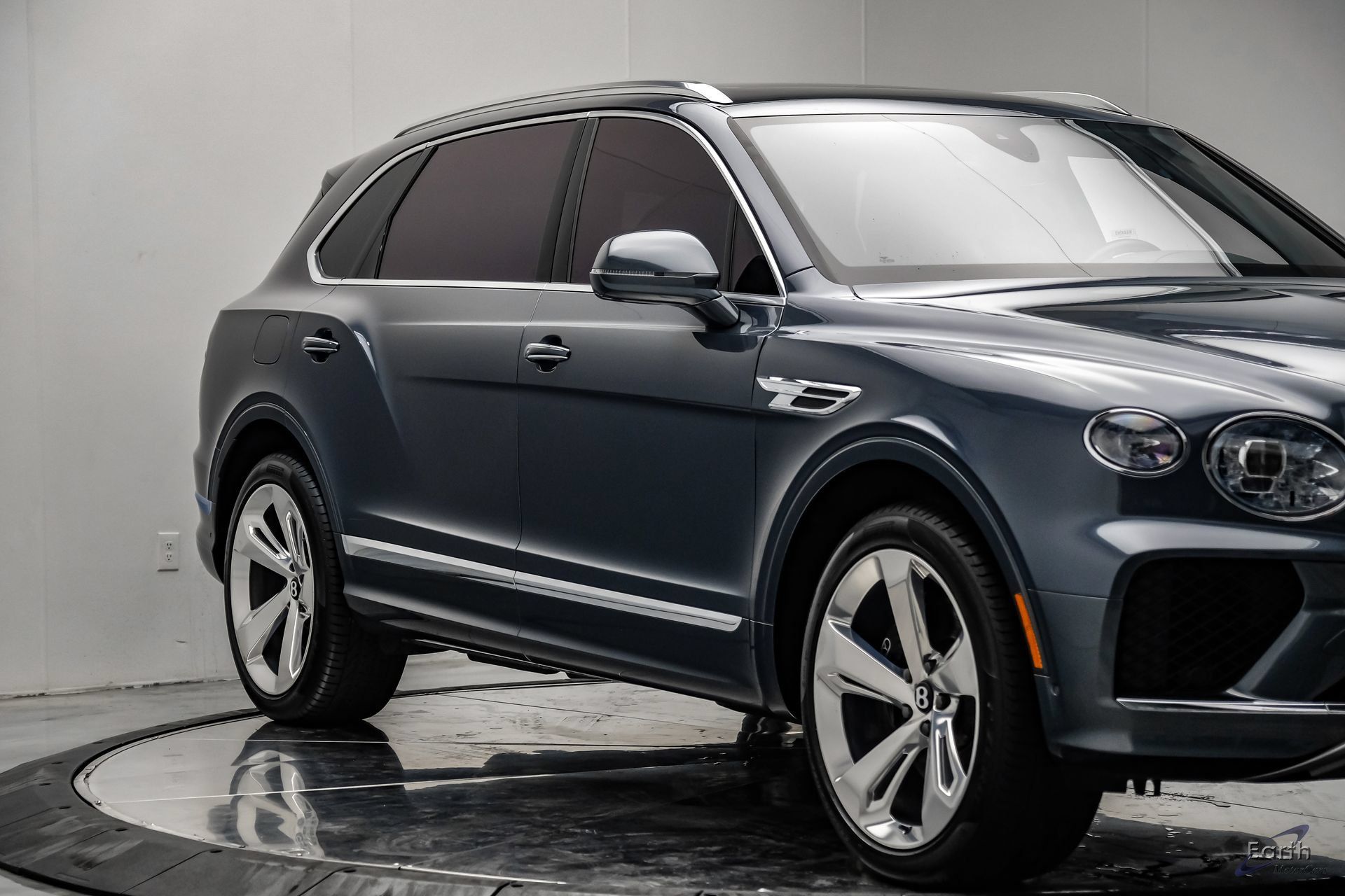 Used 2023 Bentley Bentayga Extended Wheelbase AWD/4WD image 25