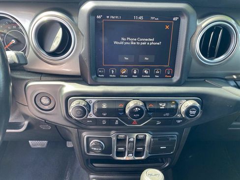 Used 2019 Jeep Wrangler Unlimited Sahara w/ Uconnect 4C Nav & Sound Group AWD/4WD image 11