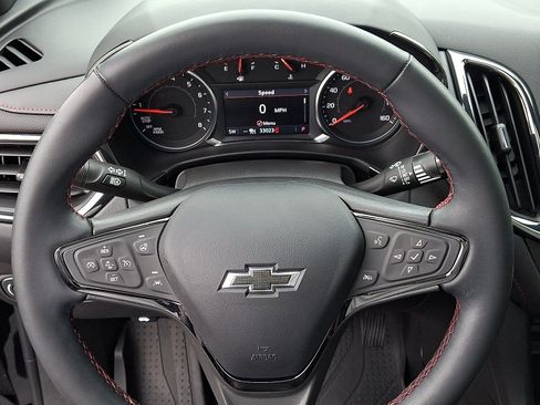 Used 2023 Chevrolet Equinox RS w/ RS Leather Package image 19