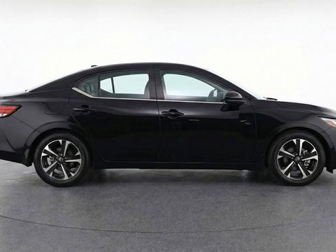Used 2025 Nissan Sentra SV image 11