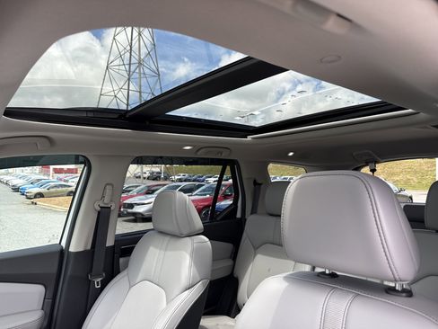 Used 2025 Honda Pilot Touring image 18