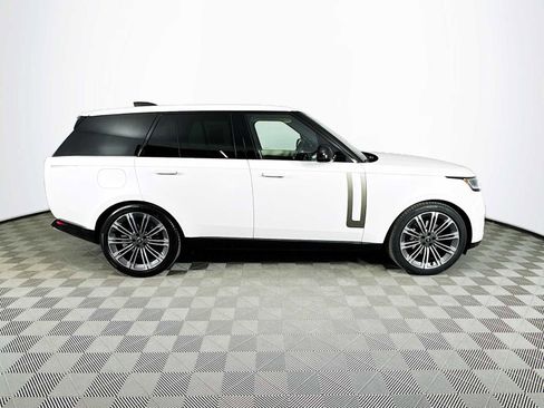 Used 2025 Land Rover Range Rover SE image 4