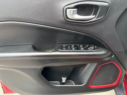 Used 2017 Jeep Compass Trailhawk w/ Leather Interior Group AWD/4WD image 10