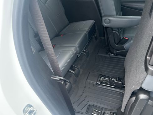 Used 2022 Buick Enclave Premium image 18