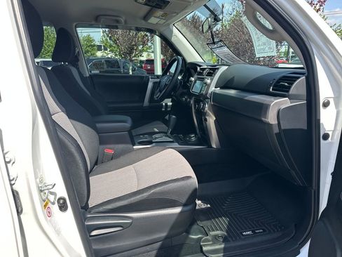Used 2018 Toyota 4Runner SR5 AWD/4WD image 17