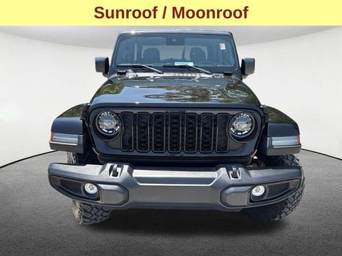 Used 2024 Jeep Gladiator Overland AWD/4WD image 4