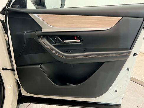 Used 2025 MAZDA CX-70 Plug-In Hybrid w/ Premium Pkg image 24