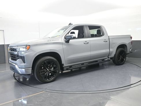 Used 2024 Chevrolet Silverado 1500 LT RWD image 2