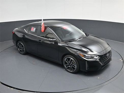 Used 2025 Nissan Sentra SR w/ SR Premium Package image 39