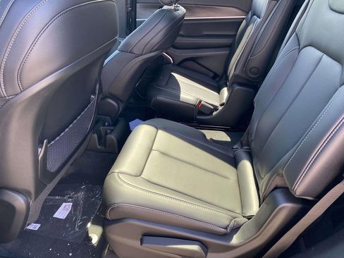 New 2026 Jeep Grand Cherokee L Limited w/ Luxury Tech Group II RWD image 9