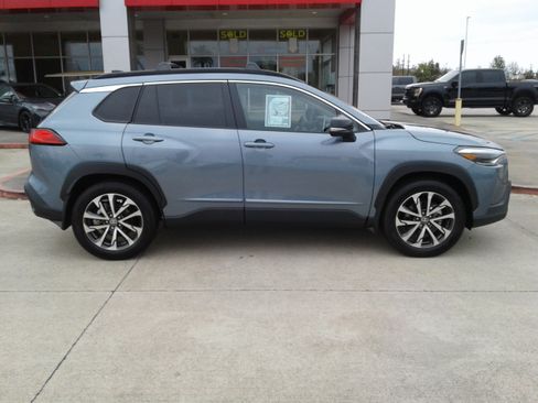 Used 2025 Toyota Corolla Cross XLE image 8