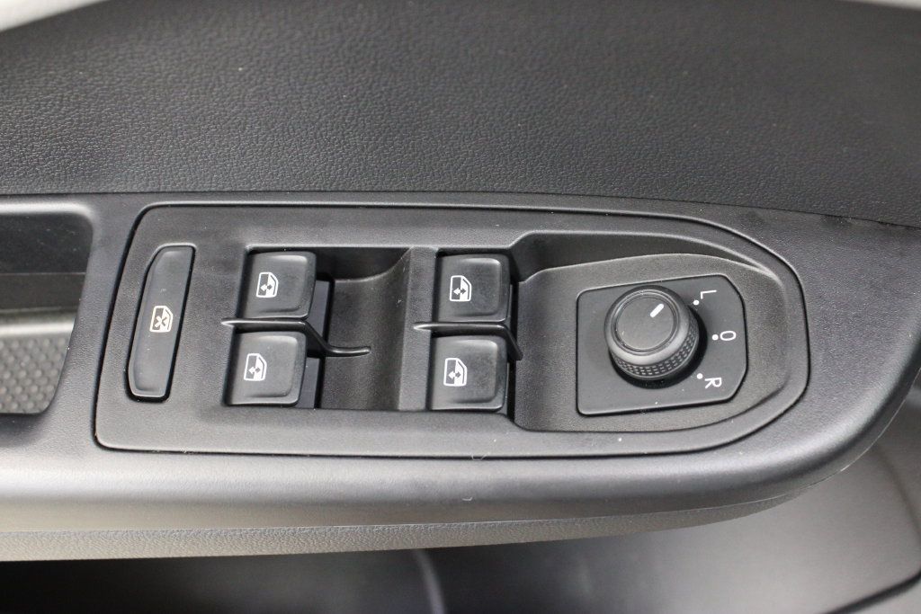 Used 2023 Volkswagen Taos S FWD image 17