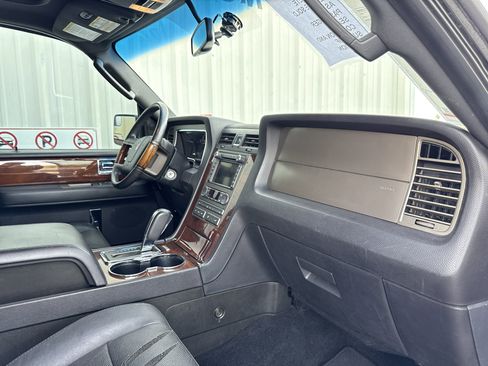 Used 2014 Lincoln Navigator 2WD image 37