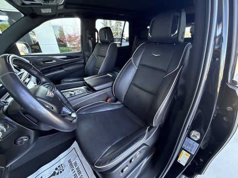 Used 2024 Cadillac Escalade Sport AWD/4WD image 19