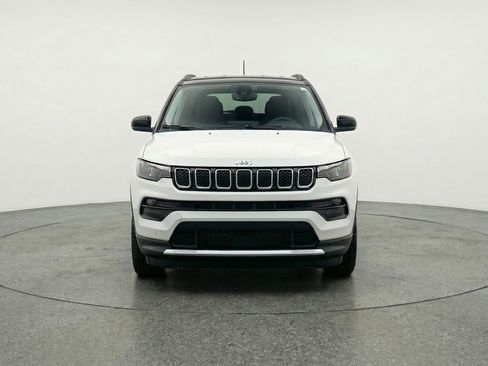 Used 2025 Jeep Compass Limited AWD/4WD image 2
