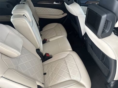 Used 2019 Mercedes-Benz GLS 550 4MATIC image 34