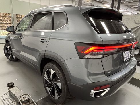 New 2025 Volkswagen Taos SE image 9