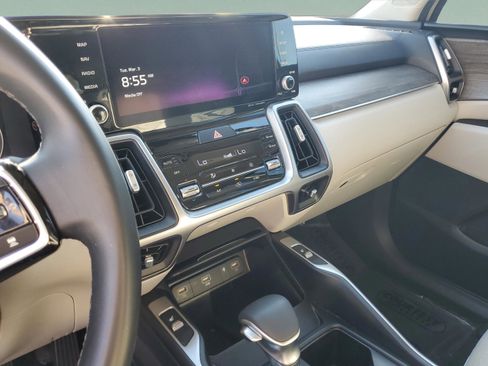 Certified 2023 Kia Sorento EX image 27