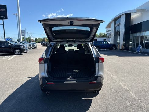 Used 2025 Toyota RAV4 LE AWD/4WD image 9