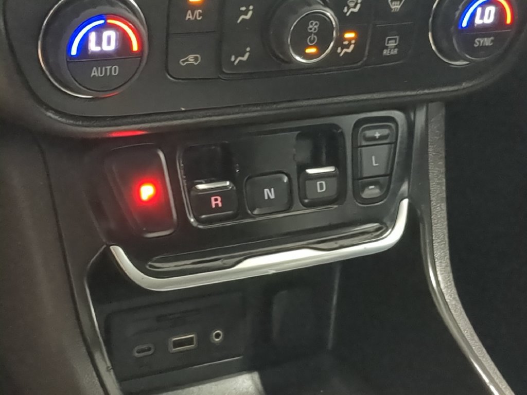 Used 2019 GMC Terrain Denali w/ Advanced Safety Package AWD/4WD image 28