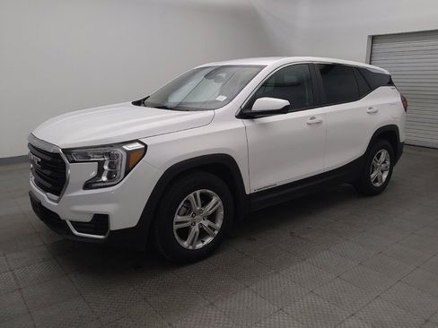 Used 2024 GMC Terrain SLE FWD image 2