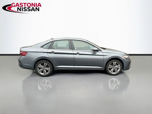 Used 2024 Volkswagen Jetta SE image 10