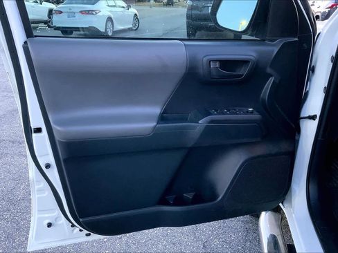 Used 2018 Toyota Tacoma SR image 20
