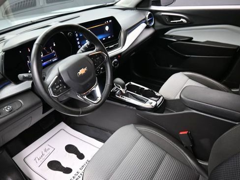 Used 2024 Chevrolet Trax LT w/ LT Convenience Package FWD image 18