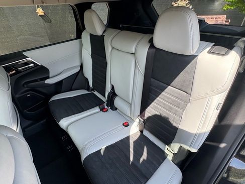 New 2025 Mitsubishi Outlander SE image 19