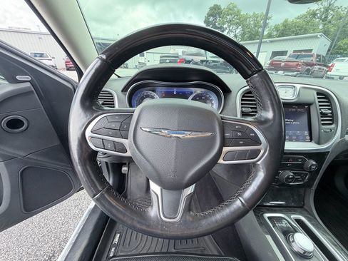 Used 2020 Chrysler 300 Limited RWD image 13