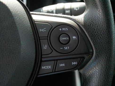 Used 2025 Toyota RAV4 XLE AWD/4WD image 25