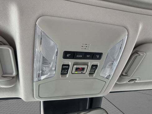 Used 2022 Toyota RAV4 XLE Premium image 24