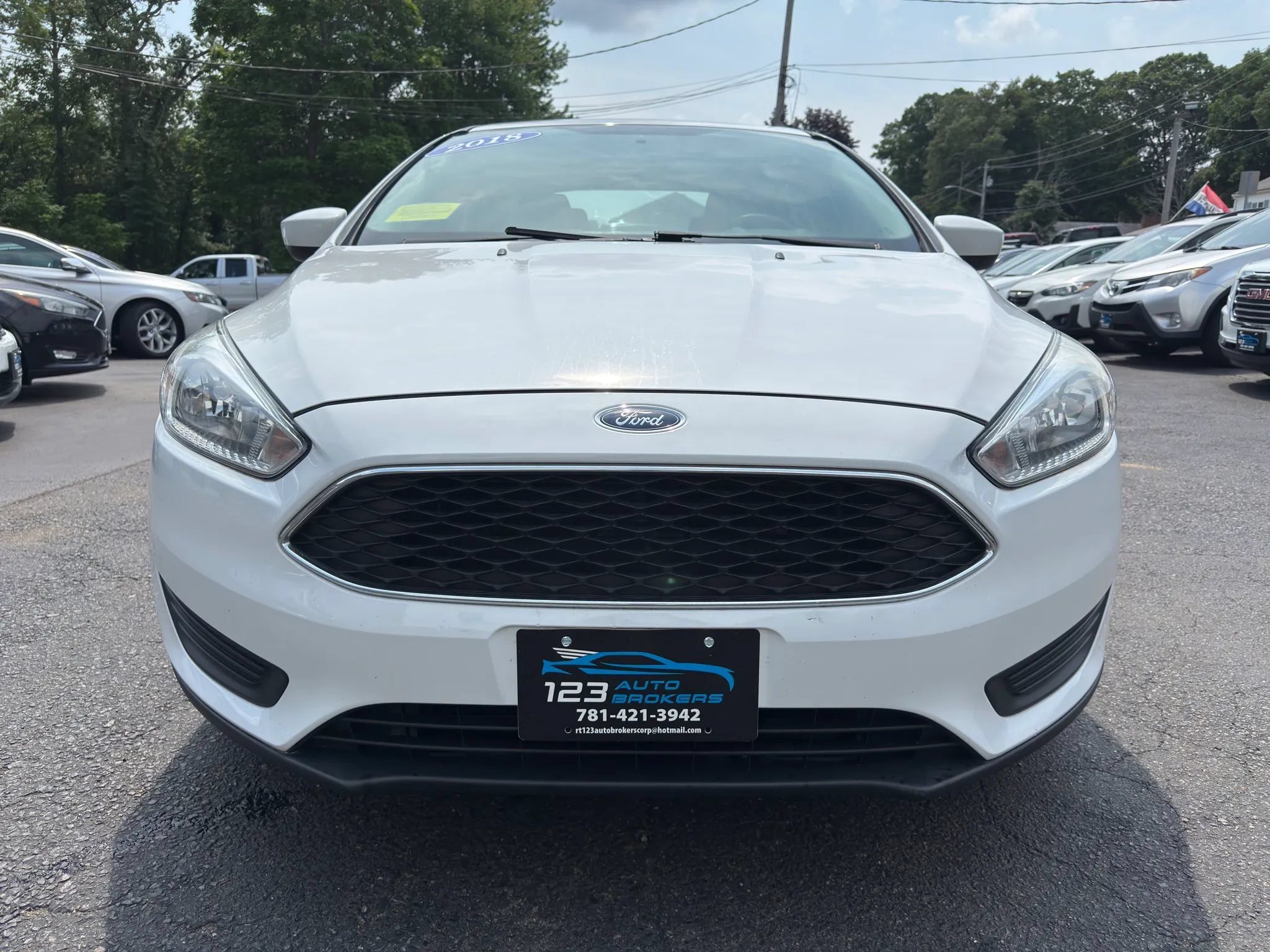 Used 2018 Ford Focus SE FWD image 2