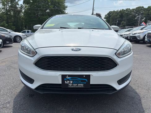 Used 2018 Ford Focus SE FWD image 2