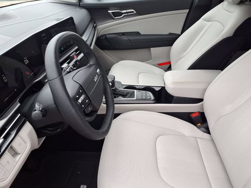 Used 2026 Kia Sportage EX FWD image 17