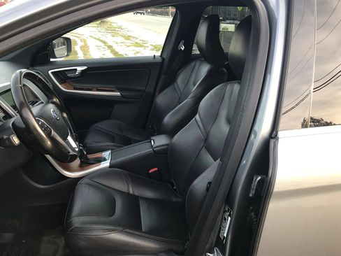 Used 2016 Volvo XC60 T5 Premier w/ Proximity Package image 12