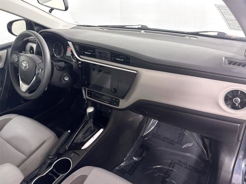 Used 2019 Toyota Corolla L image 33