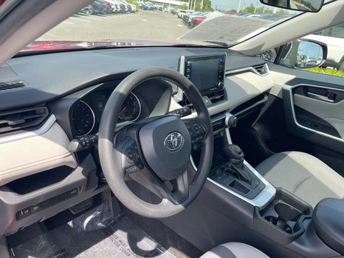 Used 2021 Toyota RAV4 XLE w/ Convenience Package FWD image 16