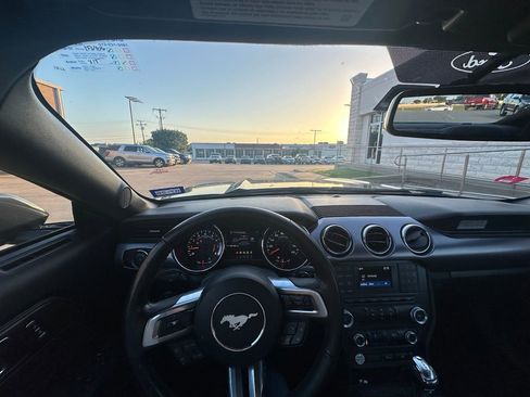 Used 2017 Ford Mustang Coupe RWD image 14