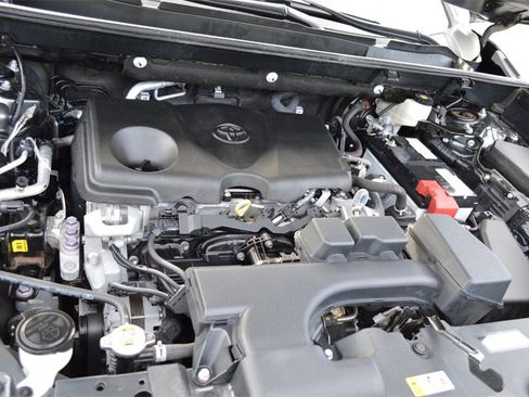 Used 2022 Toyota RAV4 XLE Premium image 39