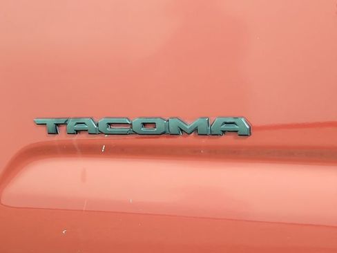 Used 2022 Toyota Tacoma TRD Sport w/ Technology Package AWD/4WD image 9