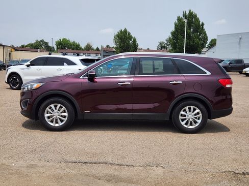 Used 2017 Kia Sorento AWD w/ LX Convenience Package image 2