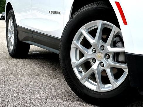 Used 2022 Chevrolet Equinox LT FWD image 2