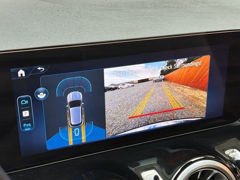 Used 2025 Mercedes-Benz GLA 250 4MATIC image 8