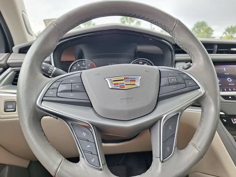 Certified 2023 Cadillac XT5 Premium Luxury FWD image 16