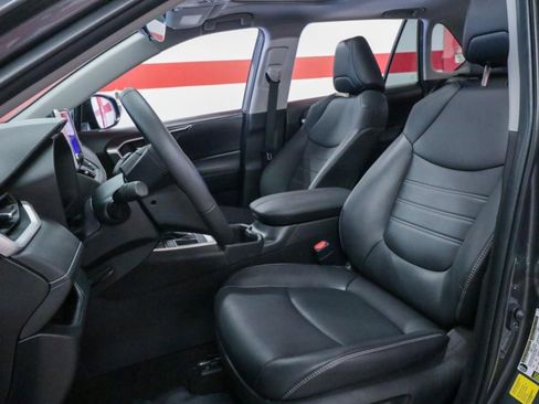 Used 2023 Toyota RAV4 XLE Premium FWD image 10