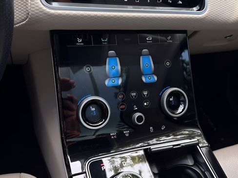 Used 2019 Land Rover Range Rover Velar S AWD/4WD image 11