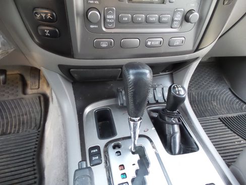 Used 2003 Toyota Land Cruiser image 42