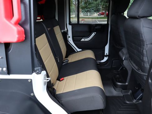 Used 2013 Jeep Wrangler Unlimited Sahara AWD/4WD image 21