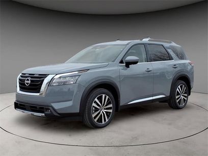 New 2025 Nissan Pathfinder Platinum w/ Cargo Package